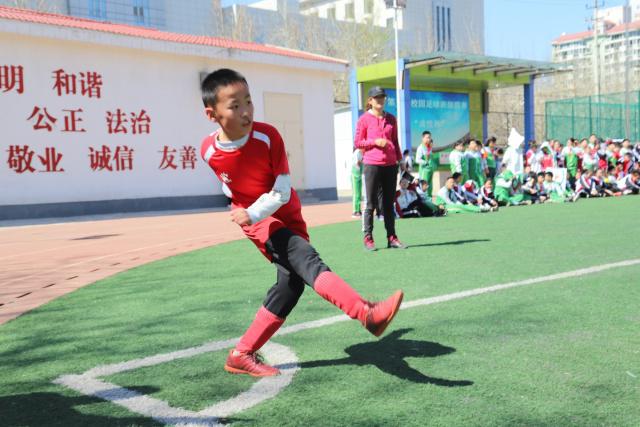 14岁中国足球小将李昊炎创造历史 签约巴萨拉玛西亚U15